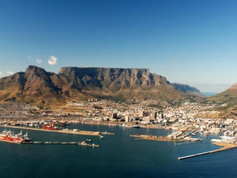 JOUR 2 : ARRIVÉE À CAPE TOWN, PREMIERS PAS EN TERRE ARC-EN-CIEL